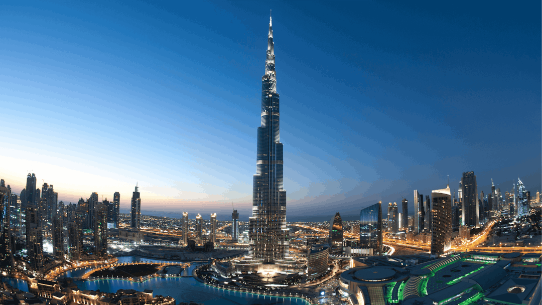 Modern Skyline & Iconic Landmarks